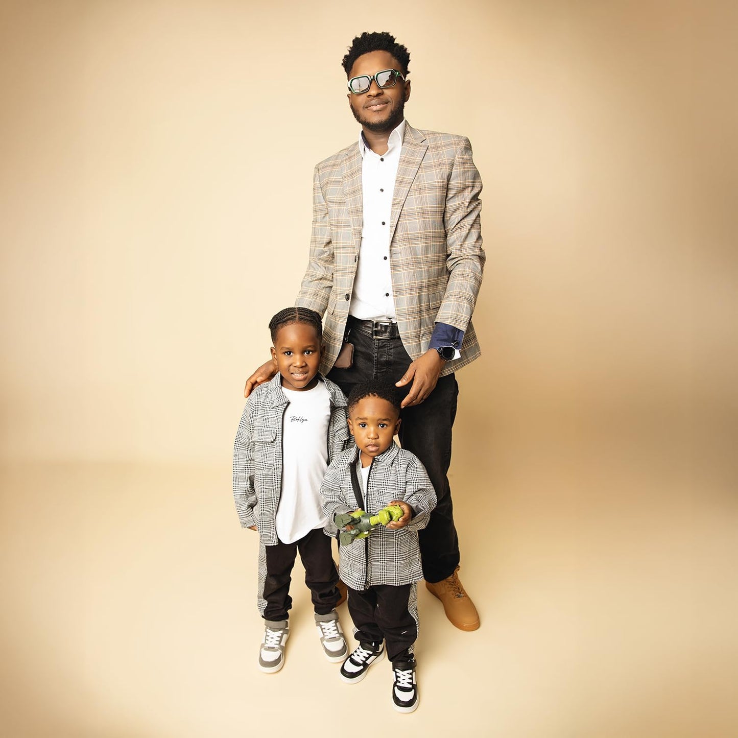 Kate Seamless Paper Backdrop Beige Cream Paper Backdrop for Photoshoot (86''x32.8' Ivorine)